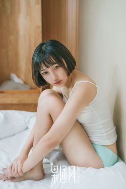 扒美女衣服从腿摸到胸视频